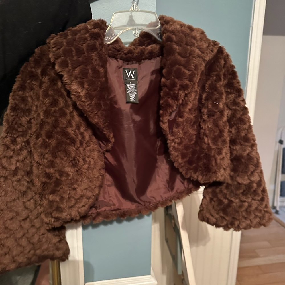 Cropped faux fur coat